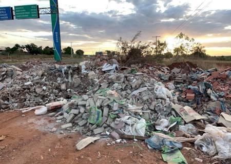 Duas pessoas são autuadas em R$ 120 mil por lançamento irregular de resíduos sólidos em Paranaíba